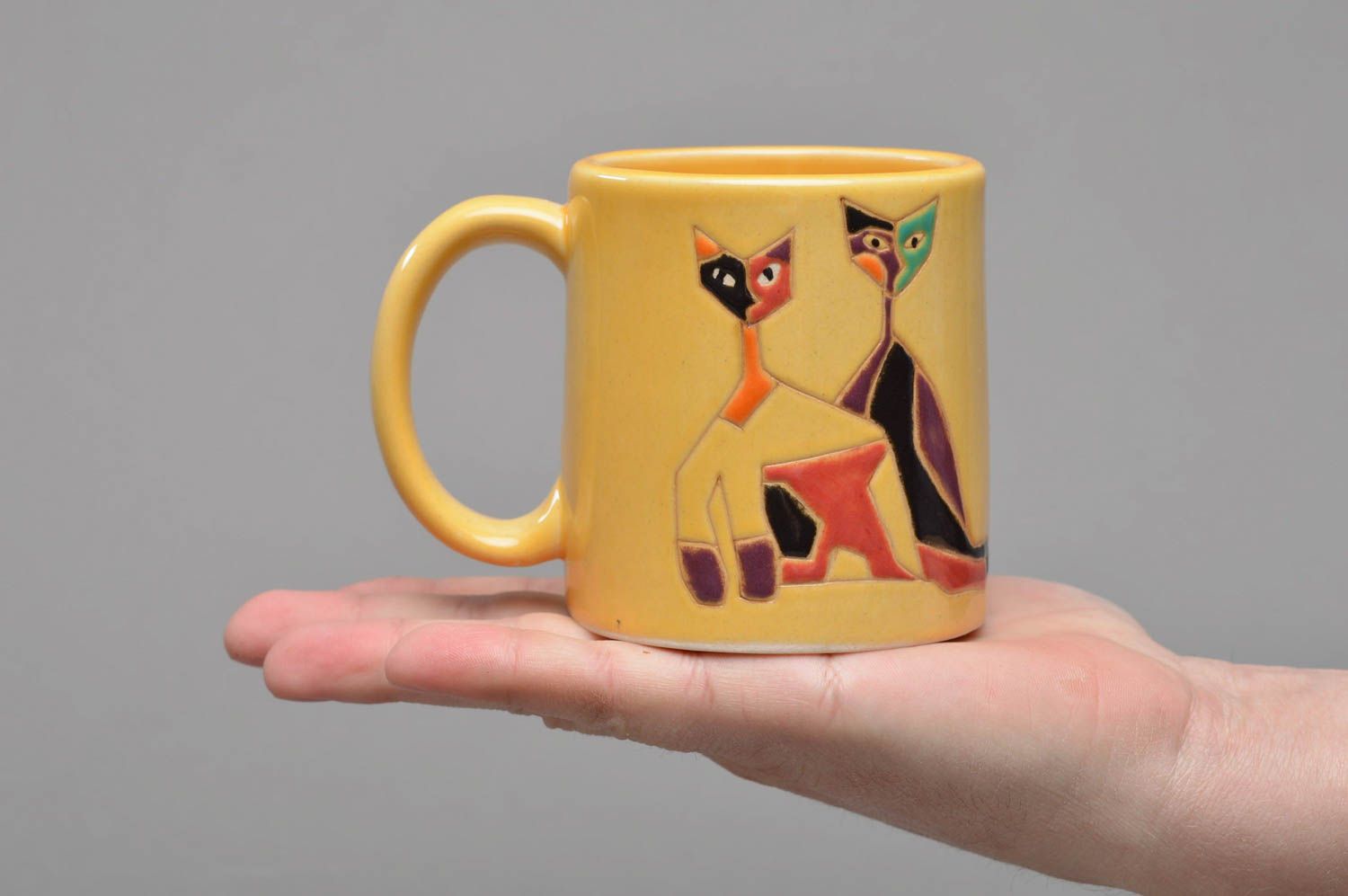 Handmade bemalte Tasse aus Porzellan gelb bunt stilvoll mit Katzen originell foto 4