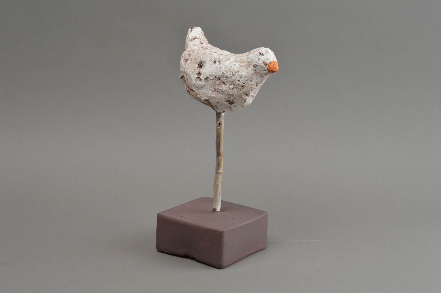 Schöne ungewöhnliche handgefertigte bemalte Vogel Figur aus Gips mit Ständer foto 2
