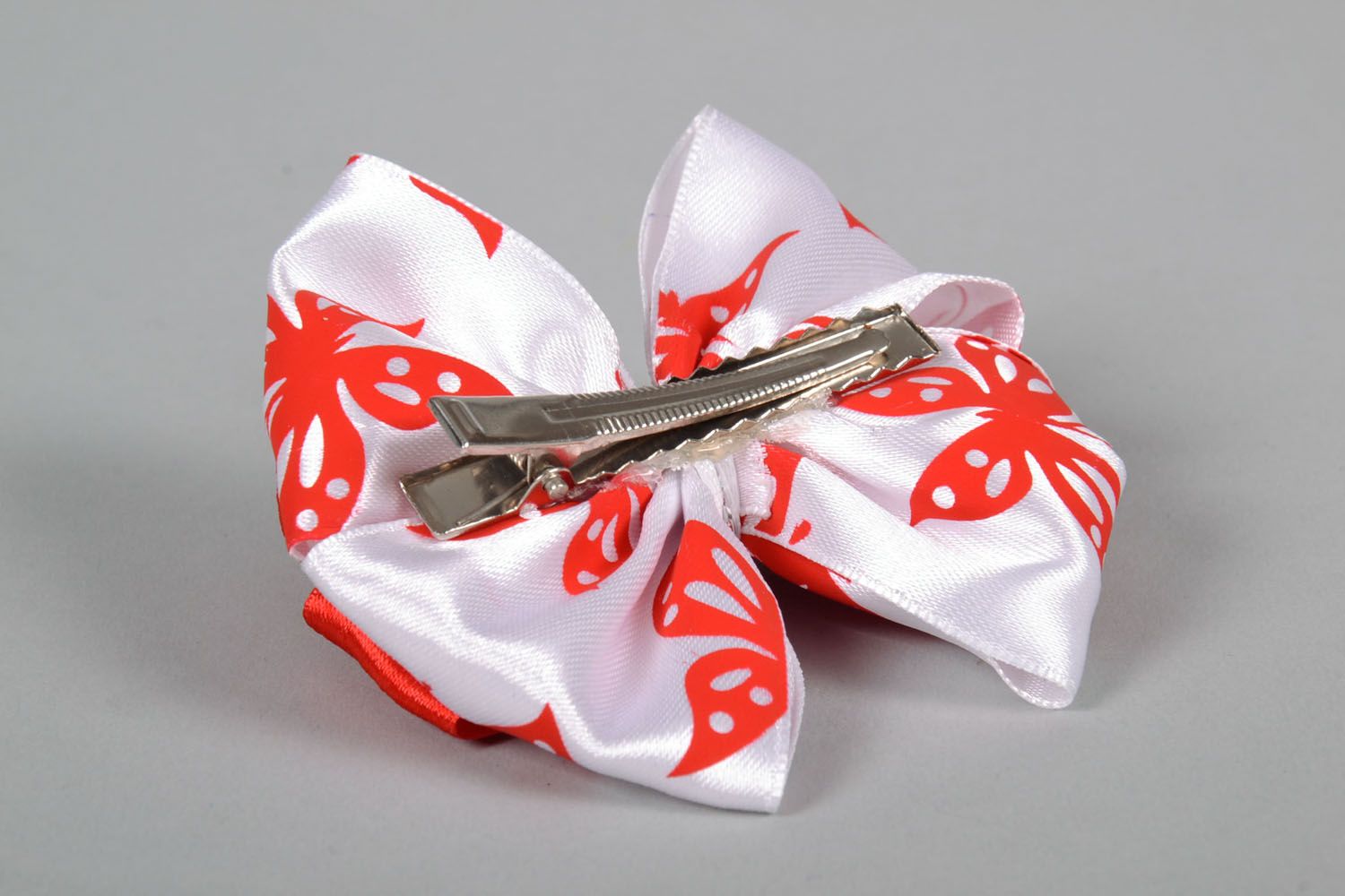 White and red satin bow photo 4