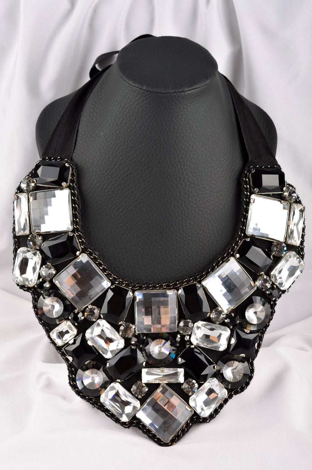 Collier fait main en tissu Bijoux originaux avec cristal Accessoire femme photo 1
