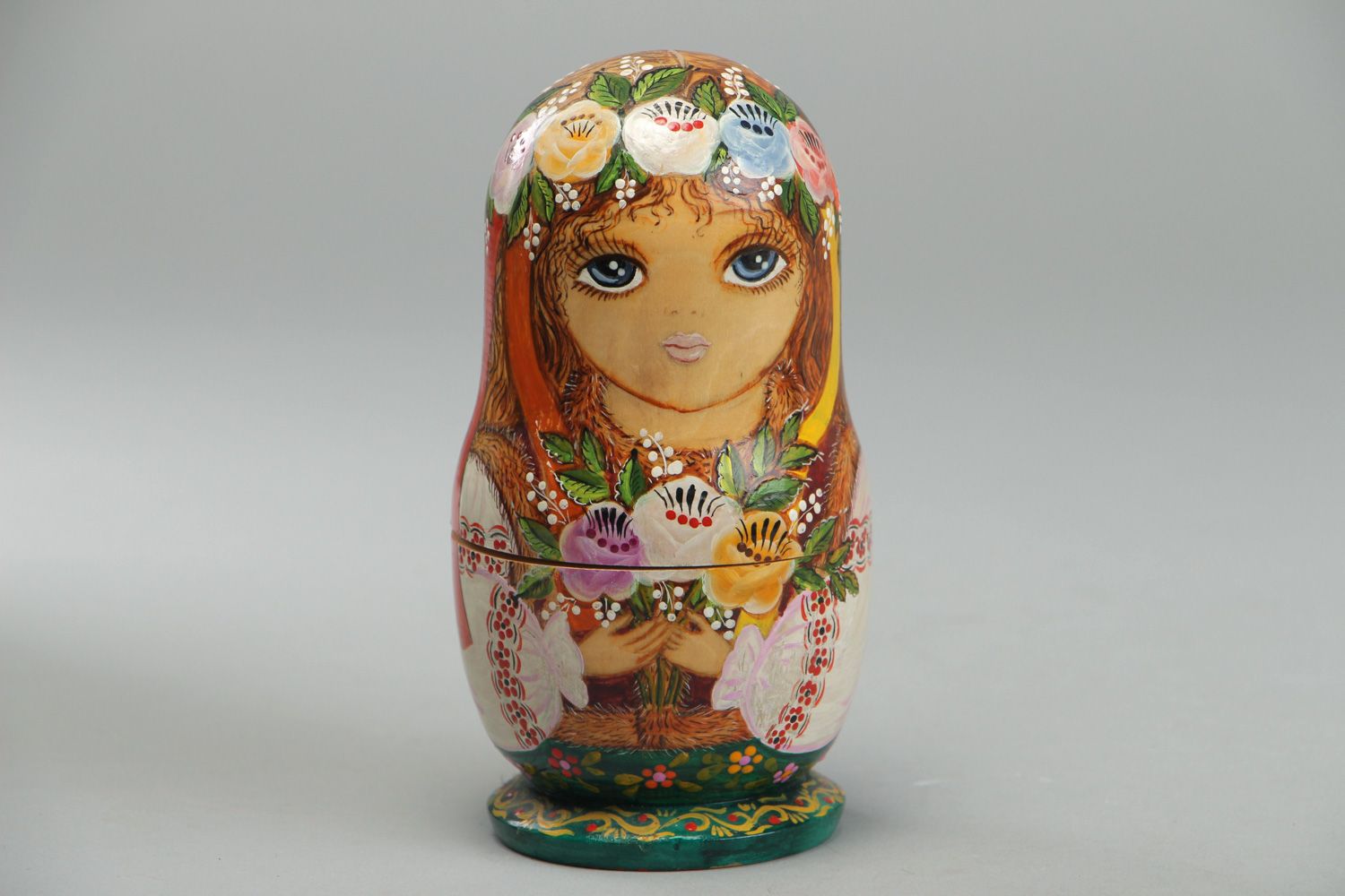 Matrioska de cinco muñecas rusas hechas a mano de madera y pintadas foto 1