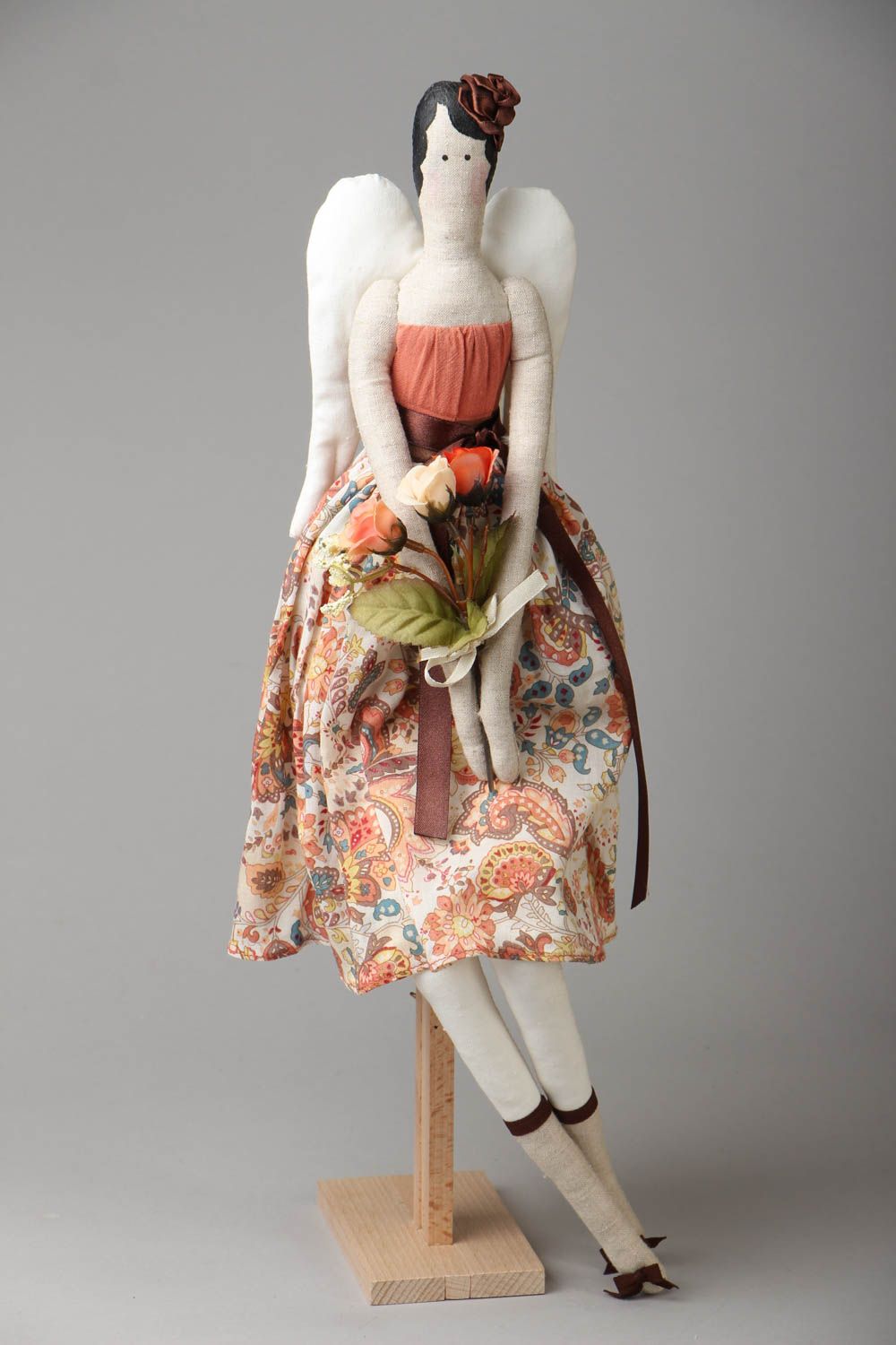 Muñeca de tela de lino y algodón foto 1