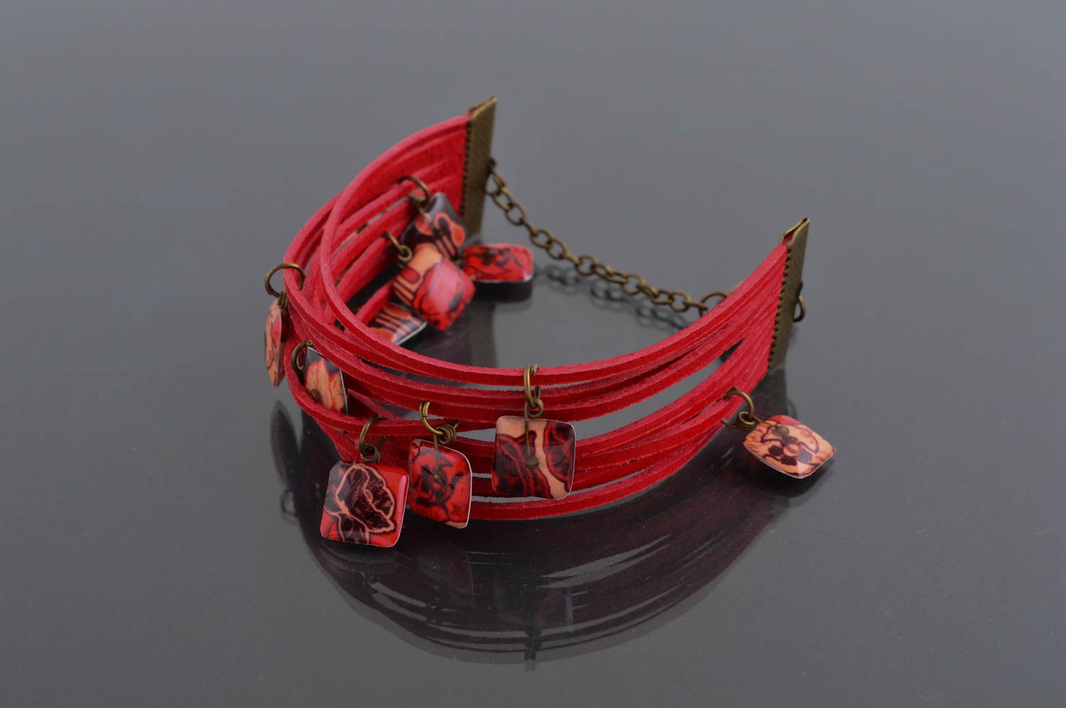 Браслет ручной работы красный браслет из кожи дизайнерское украшение на руку фото 1