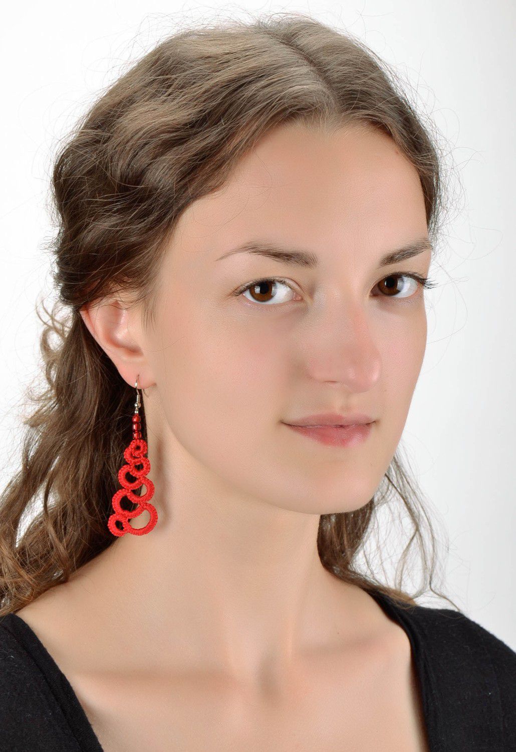 Scarlet earrings made from woven lace photo 5