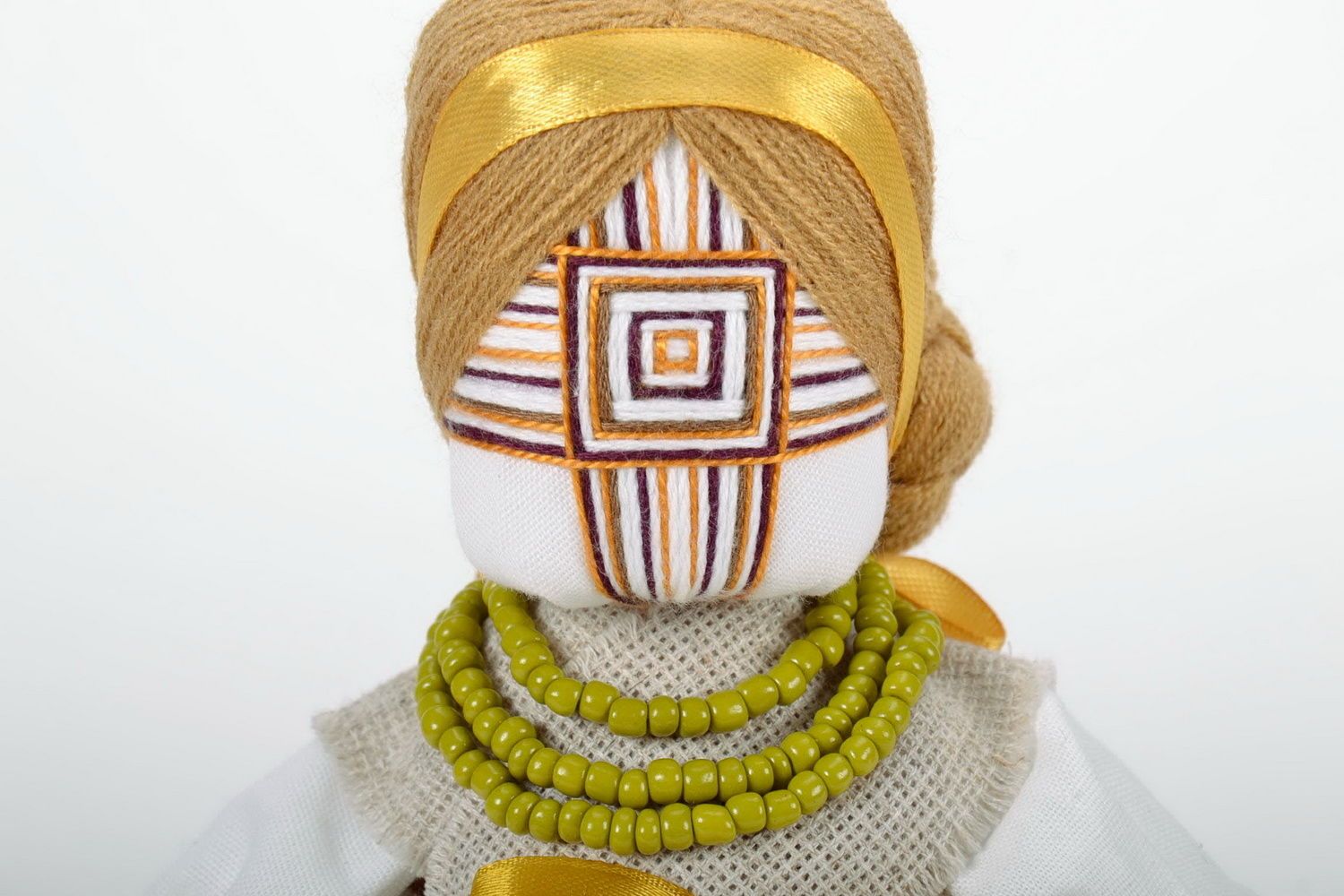 Puppe im Ethno-Stil mit Halskette foto 5