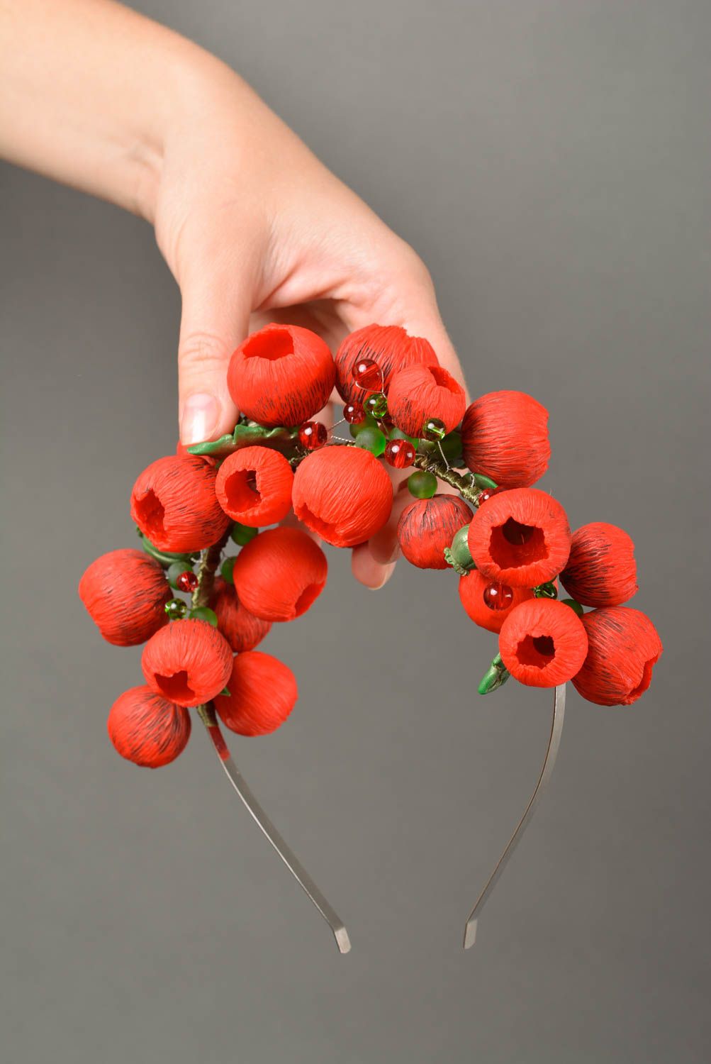 Serre-tête Fleurs rouges en pâte polymère perles de verre accessoire fait main photo 4