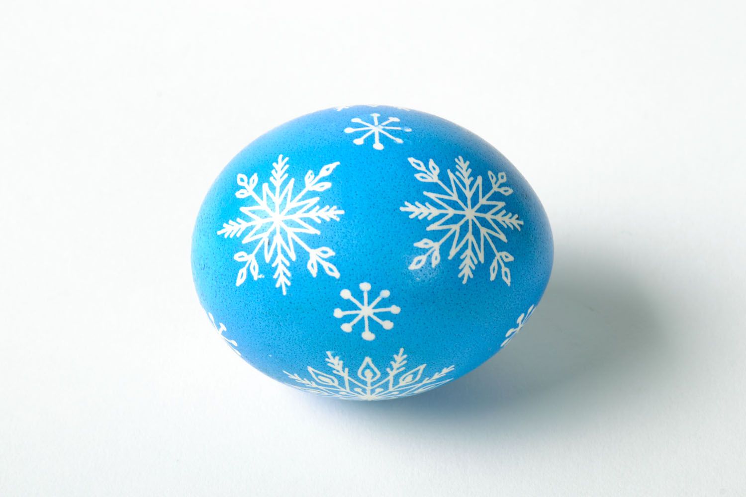 Huevo de Pascua con copos de nieve foto 3