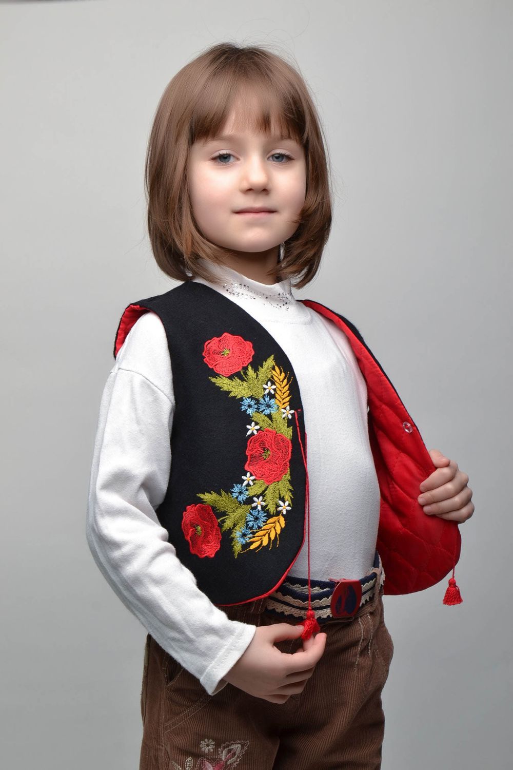 Children's warm vest with embroidery photo 4