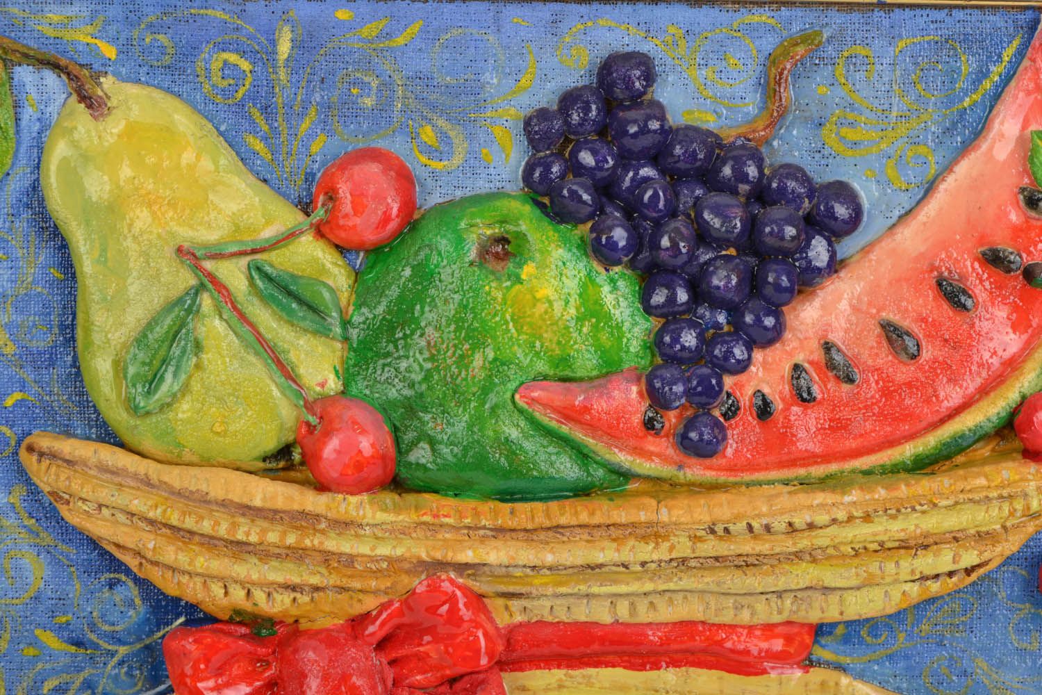 Painel artesanal de massa salgada Menina com frutas foto 4