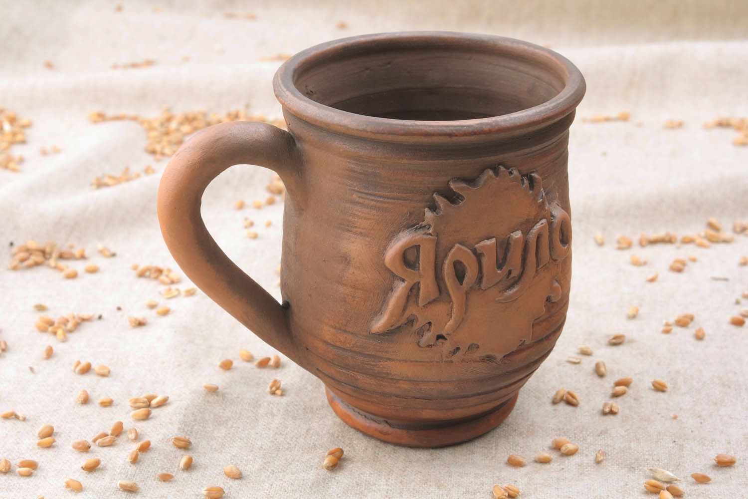 Clay drinking cup with customized pattern and handle photo 1