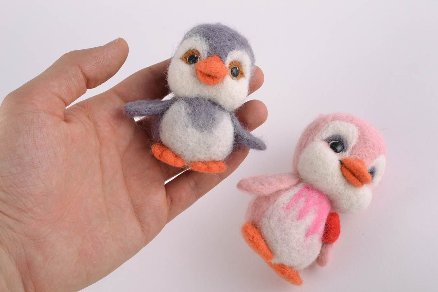 Дизайнерские игрушки из шерсти в технике валяния Пингвины фото 2