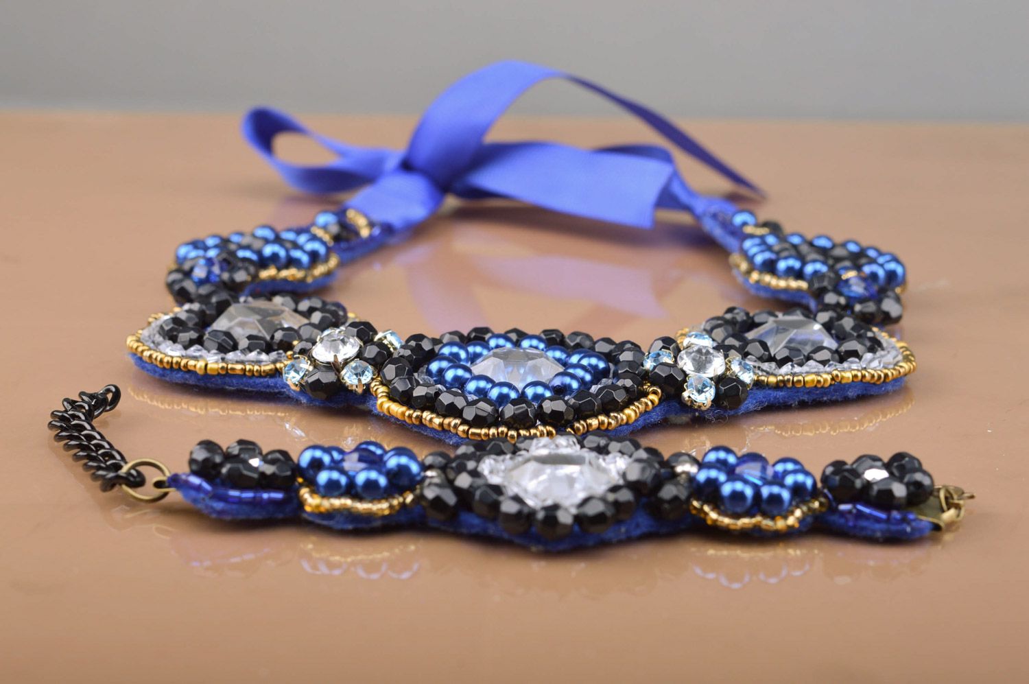 Set of handmade beaded jewelry on felt basis collar necklace and bracelet photo 3