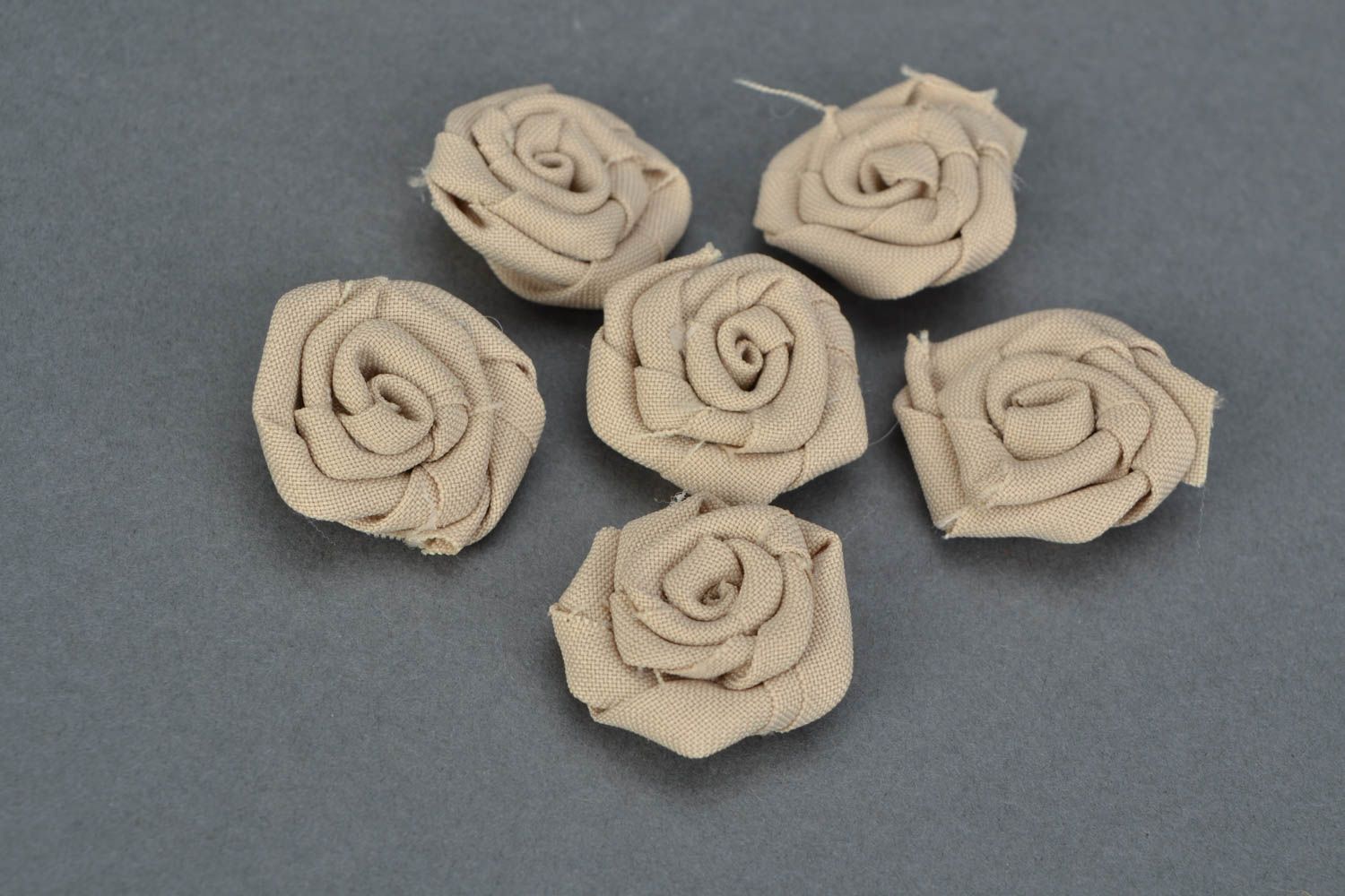 Set of 6 handmade decorative beige fabric rose flowers for DIY accessories photo 1