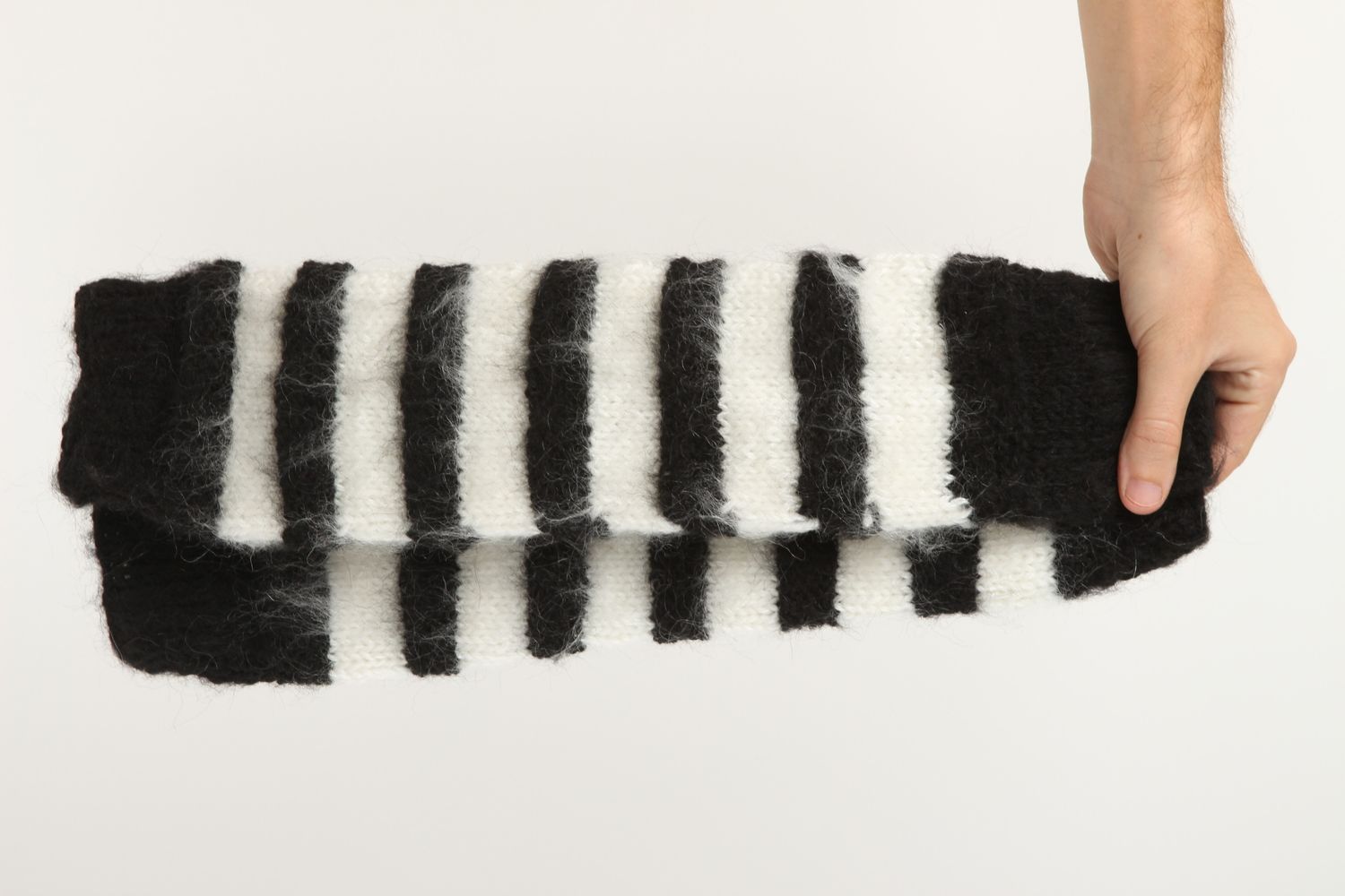 Handmade weiß schwarze Beinstulpen Accessoire für Frauen Beinstulpen Wolle  foto 5