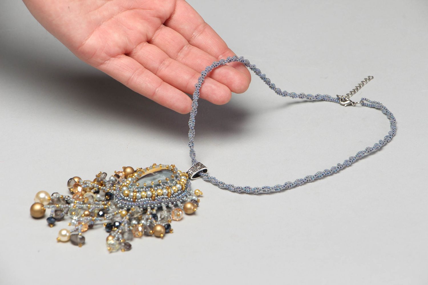 Ожерелье из бисера с натуральными камнями фото 4