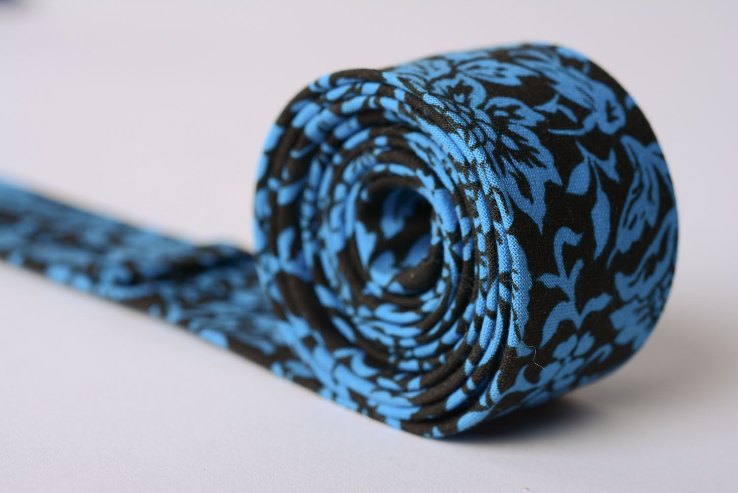 Cravate en coton originale Bleu sur noir photo 3