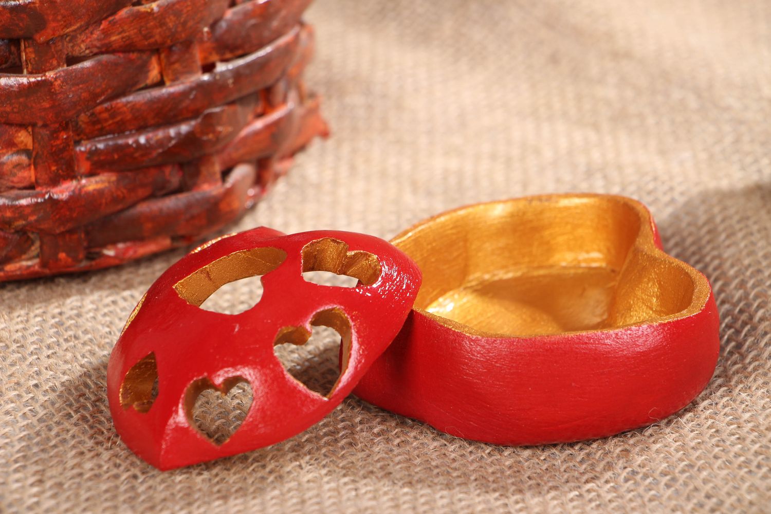 Шкатулка в форме сердца из глины красная  фото 5