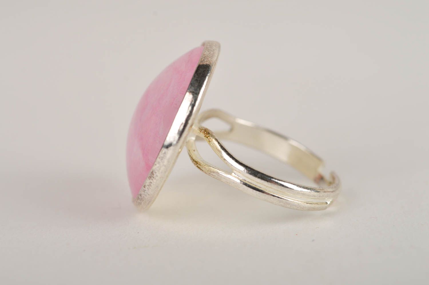 Кольцо из металла ручной работы женское кольцо металлическое украшение Розовое фото 3