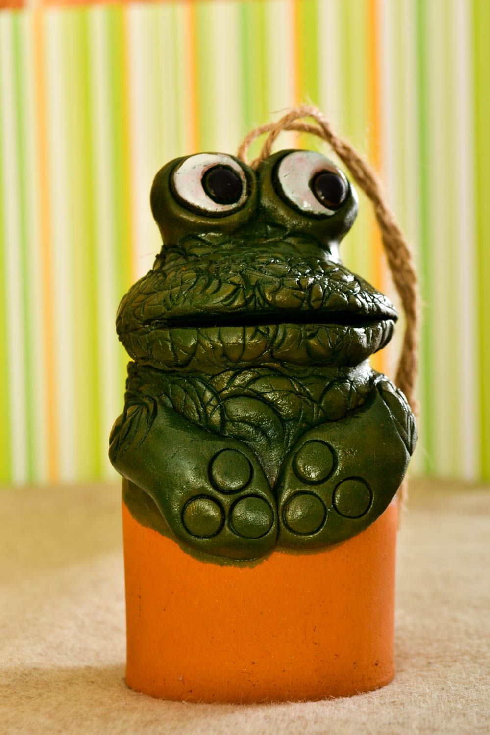 Колокольчик из глины лягушка ручной работы глиняный сувенир колокольчик подарок фото 1