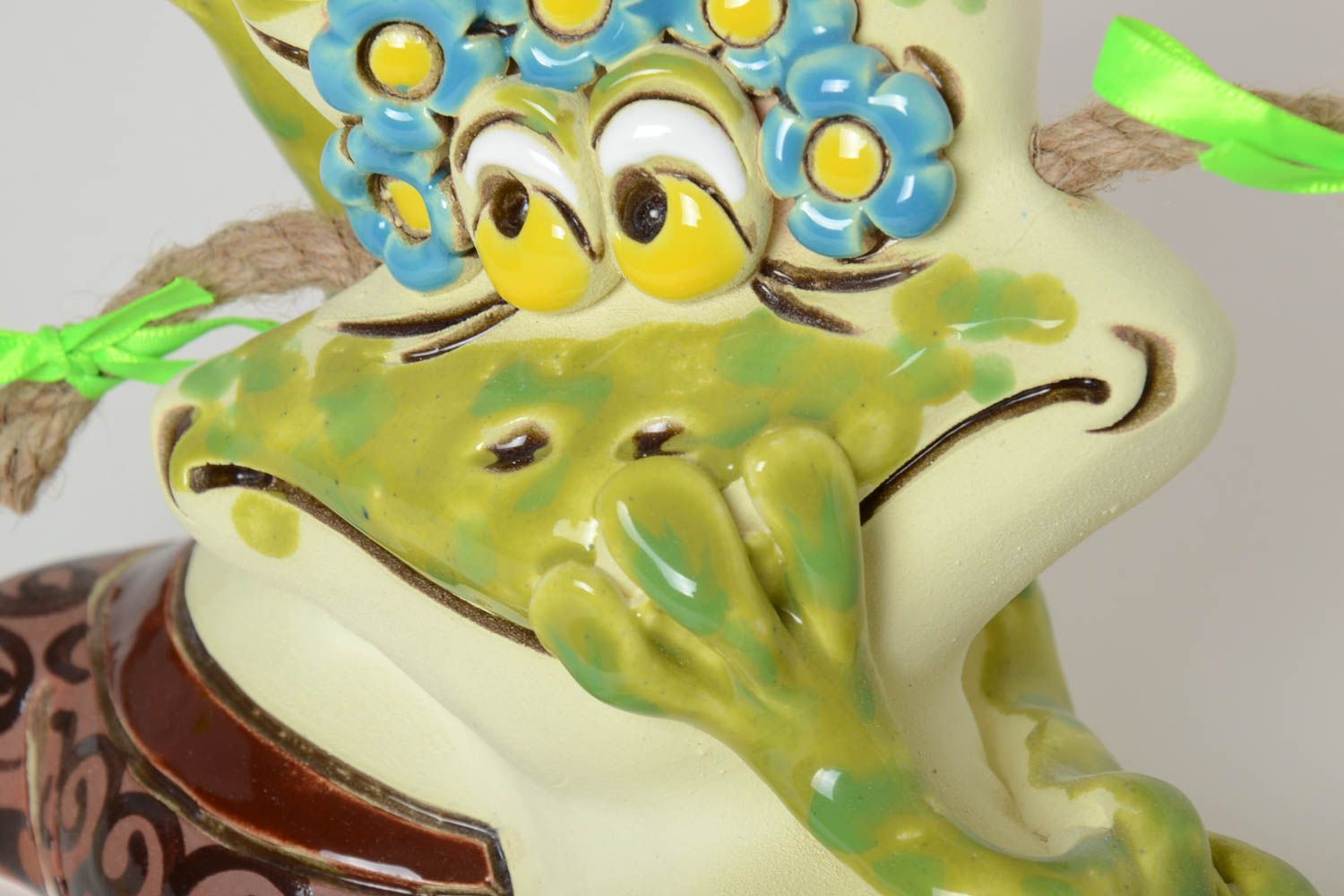 Tirelire céramique peinte Tirelire fait main deux grenouilles Déco maison photo 3