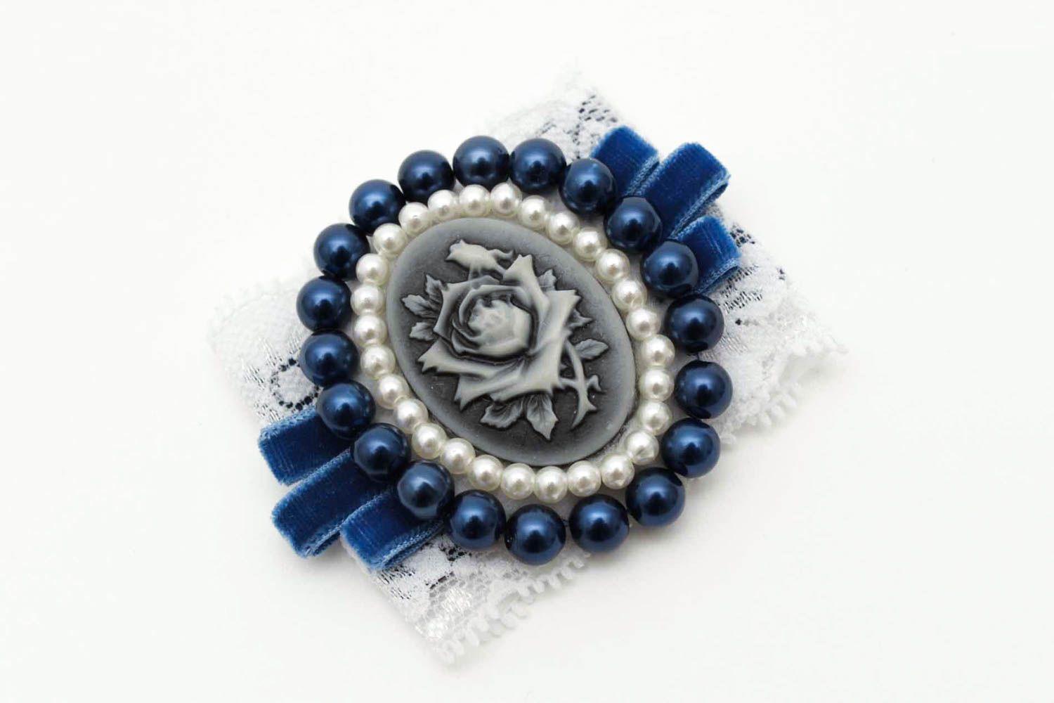 Schöne Brosche handmade Brosche Modeschmuck Accessoire für Frauen blau weiß foto 5