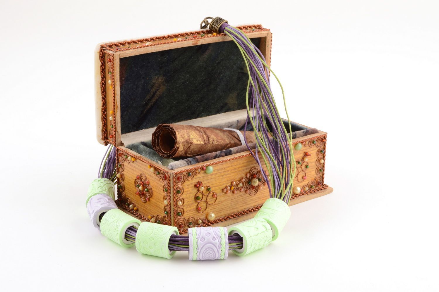 Handgemachtes stilvolles festliches massives Collier aus Polymerton für Frauen foto 1