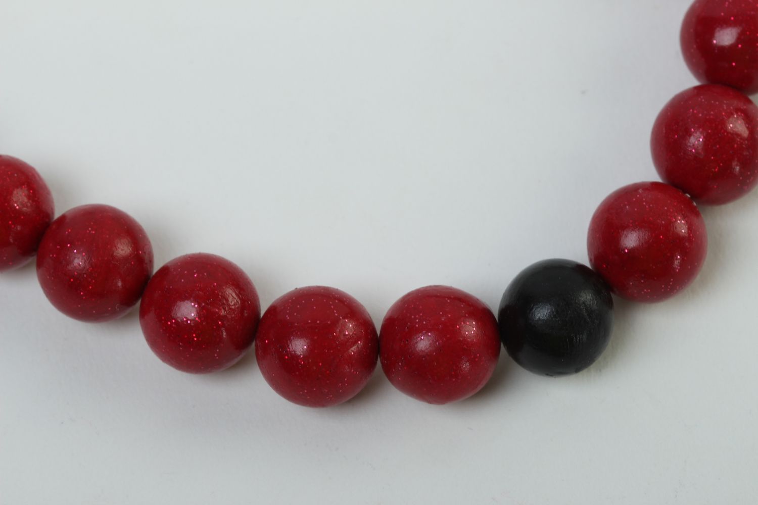 Collier rouge et noir Bijou fait main perles en pâte polymère Cadeau pour femme photo 4