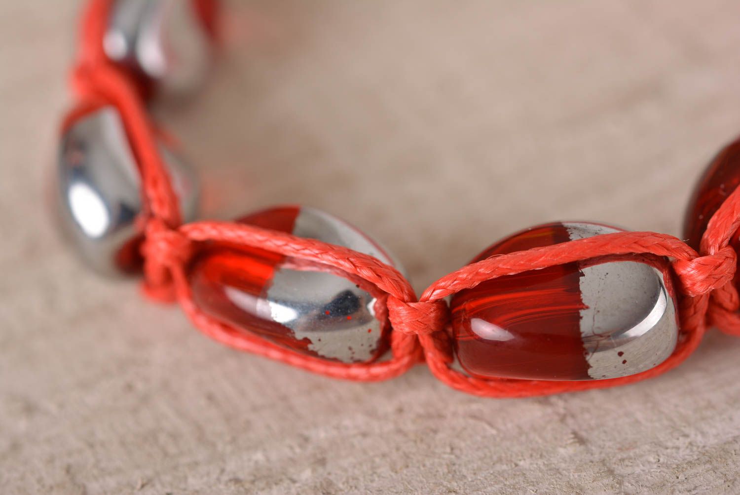 Pulsera artesanal con cuentas rojas accesorio para mujer regalo original foto 2