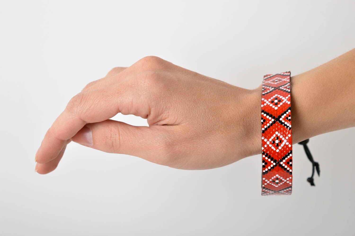 Кожаный браслет ручная работа браслет на руку неординароное украшение из кожи фото 5