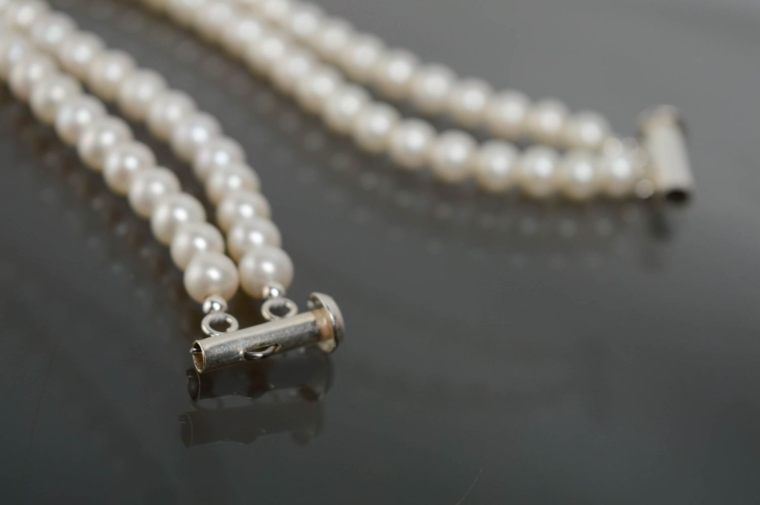 Designer white pearl bracelet photo 4