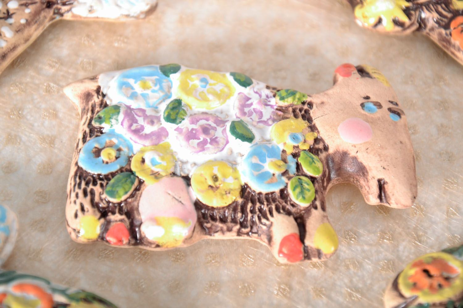 Aimant frigo en céramique peint d'émaux multicolores photo 1