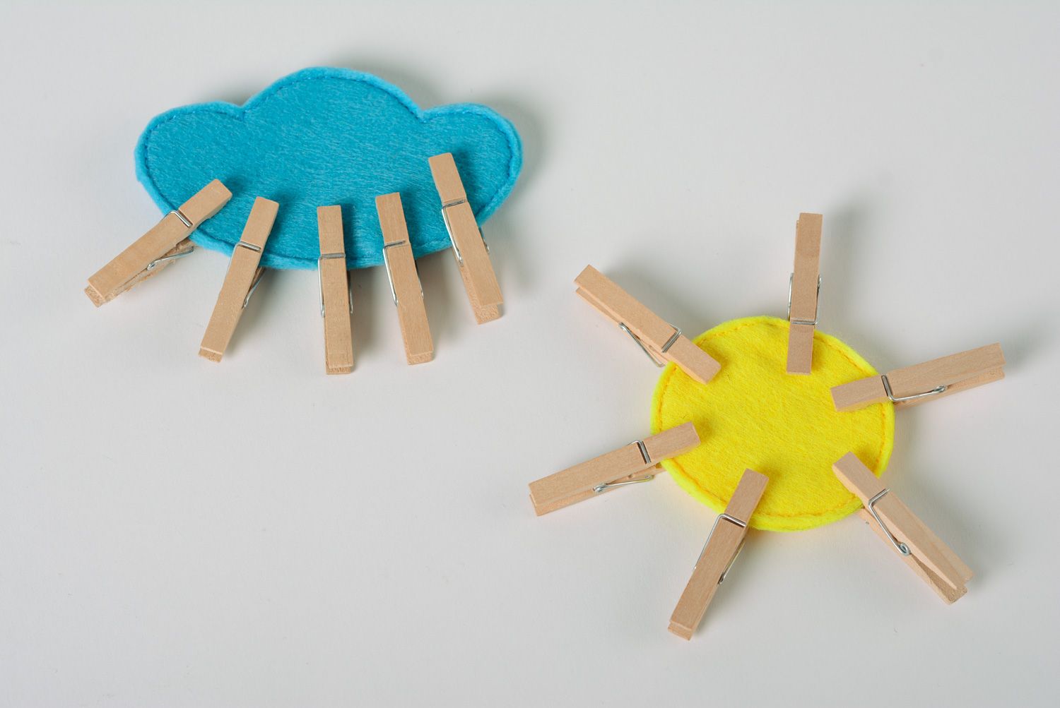 Детские развивающие игрушки с прищепками фетровые 7 штук ручной работы маленькие фото 5