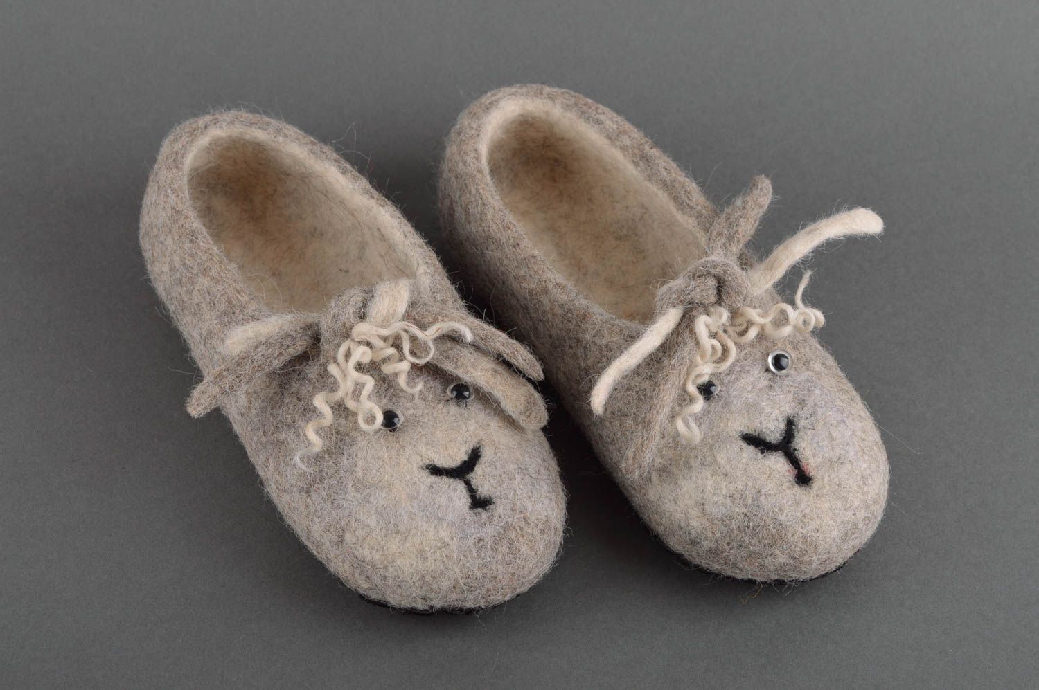 Handmade cute warm slippers woolen designer home shoes beautiful slippers photo 1