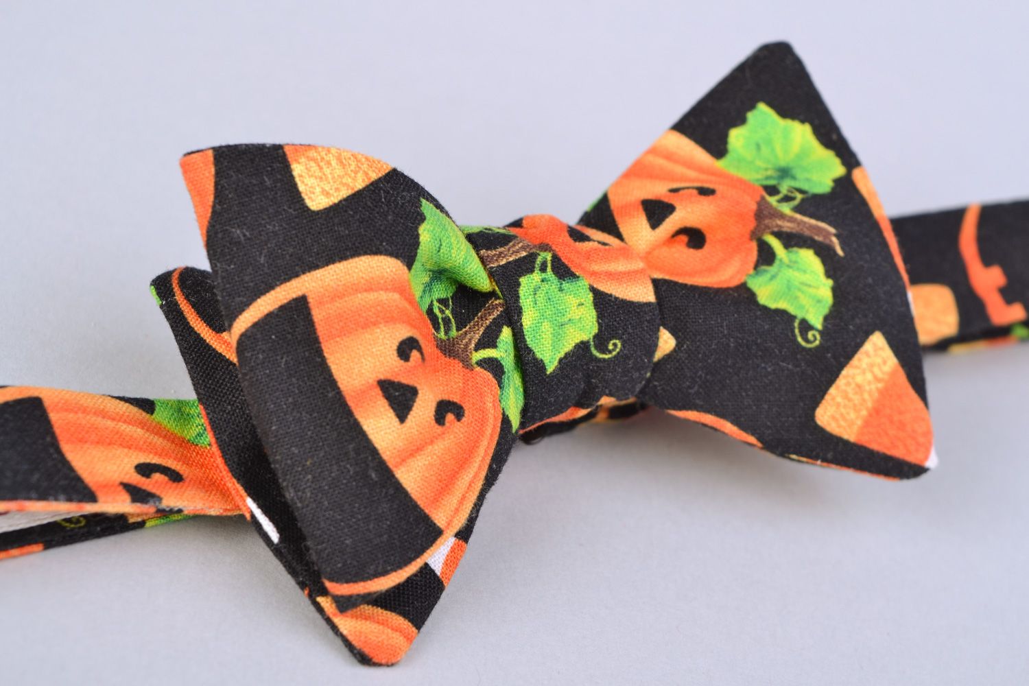 Handmade stylish bow tie sewn of American cotton with bright pattern Halloween photo 5