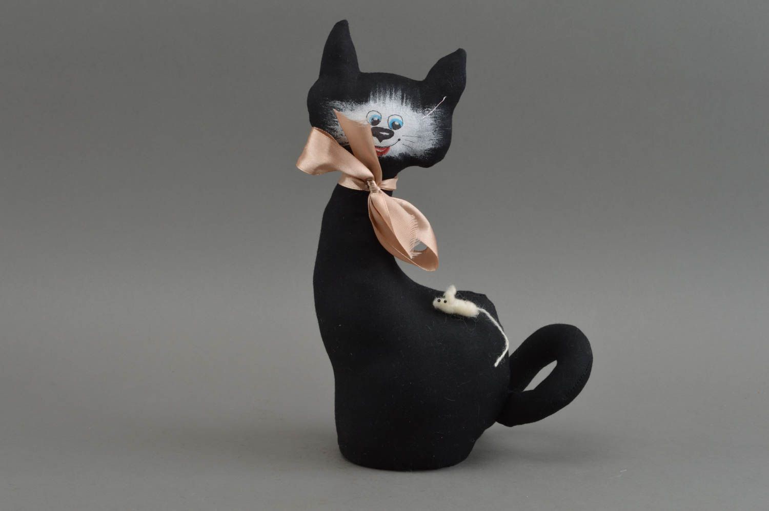 Jouet mou en tissu fait main décoratif original pour enfant forme de chat noir photo 2