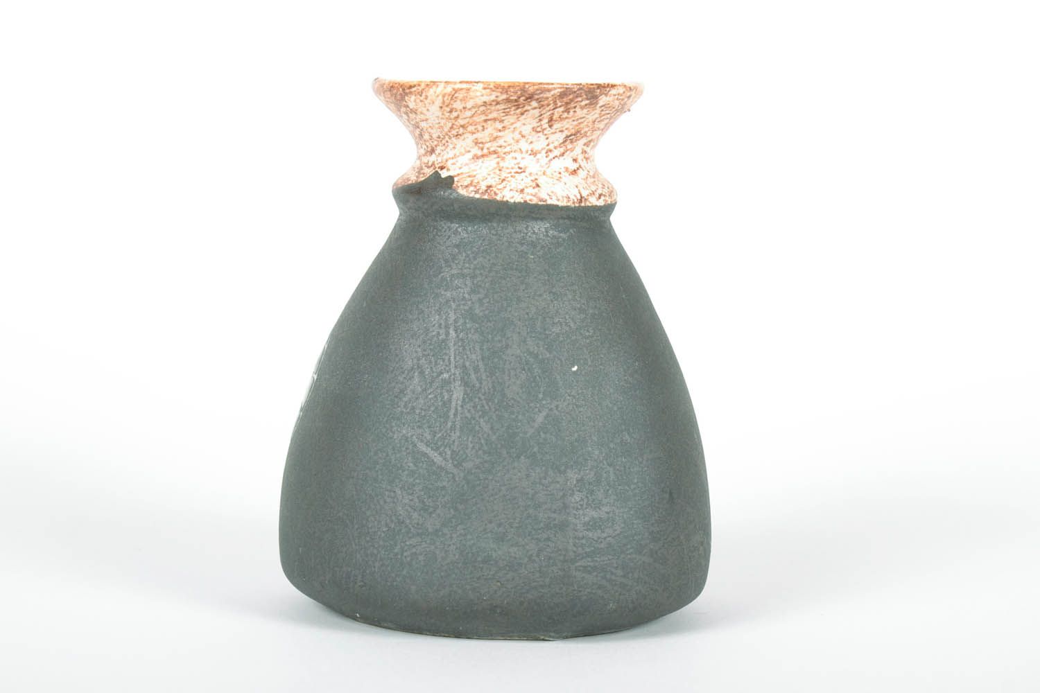 Vase aus Ton mit Musterung foto 4