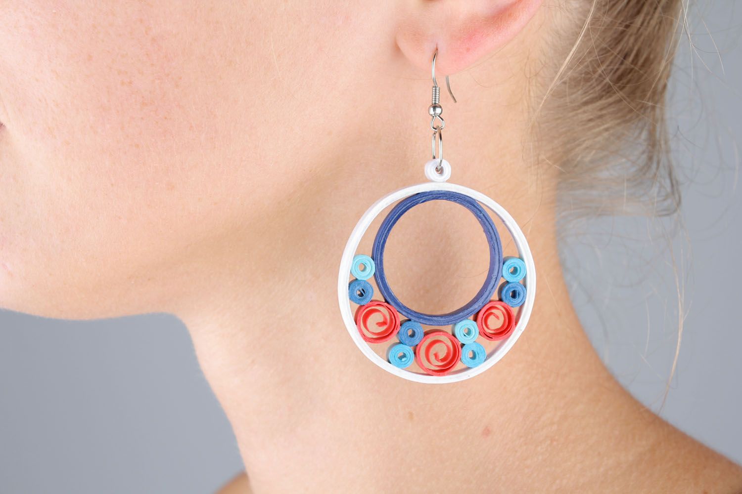 Dangle earring made using quilling technique photo 1