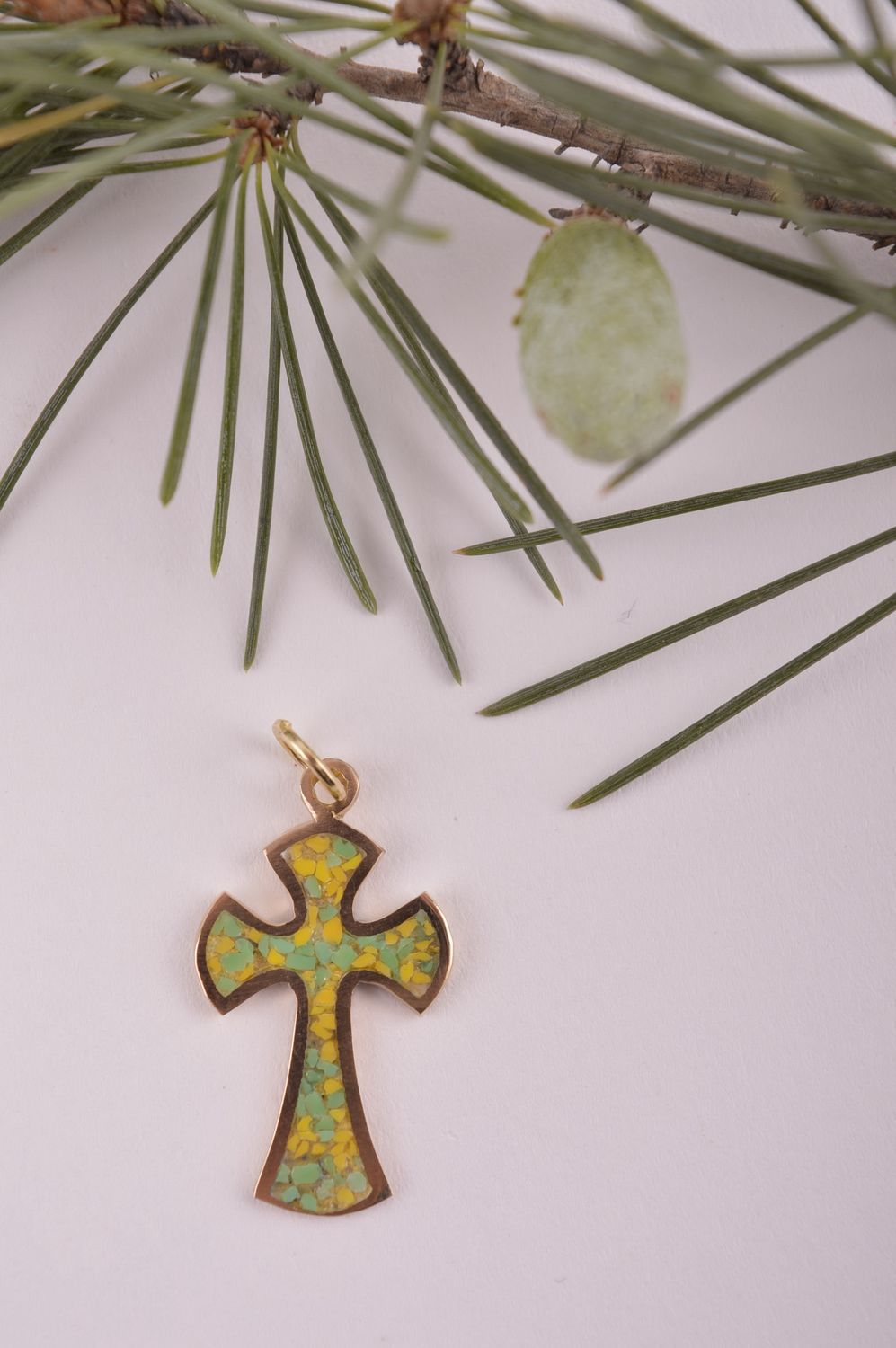Крестик с камнями handmade подвеска на шею украшение из латуни крестик без шнура фото 1