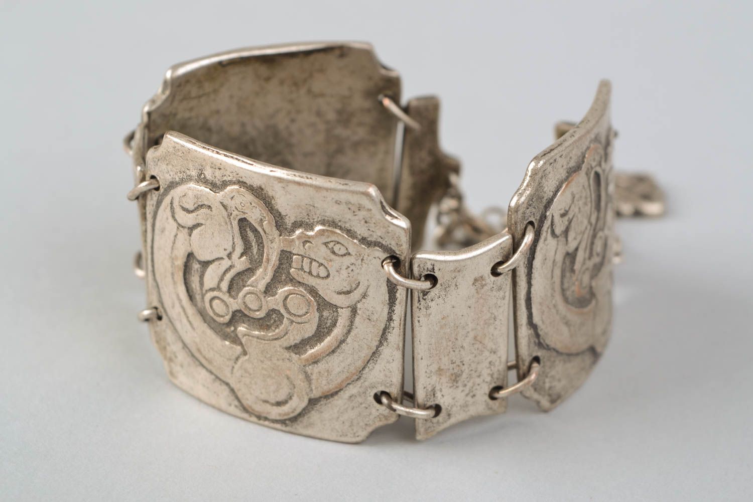 Large bracelet en métal avec design ethnique fait main Panthère pour femme photo 4
