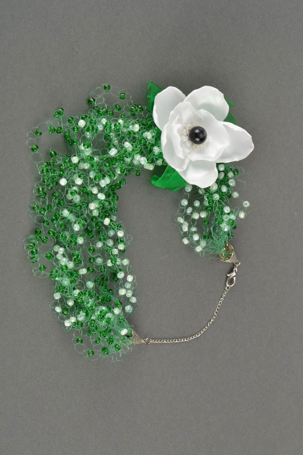 Beaded Necklace White Flower photo 3