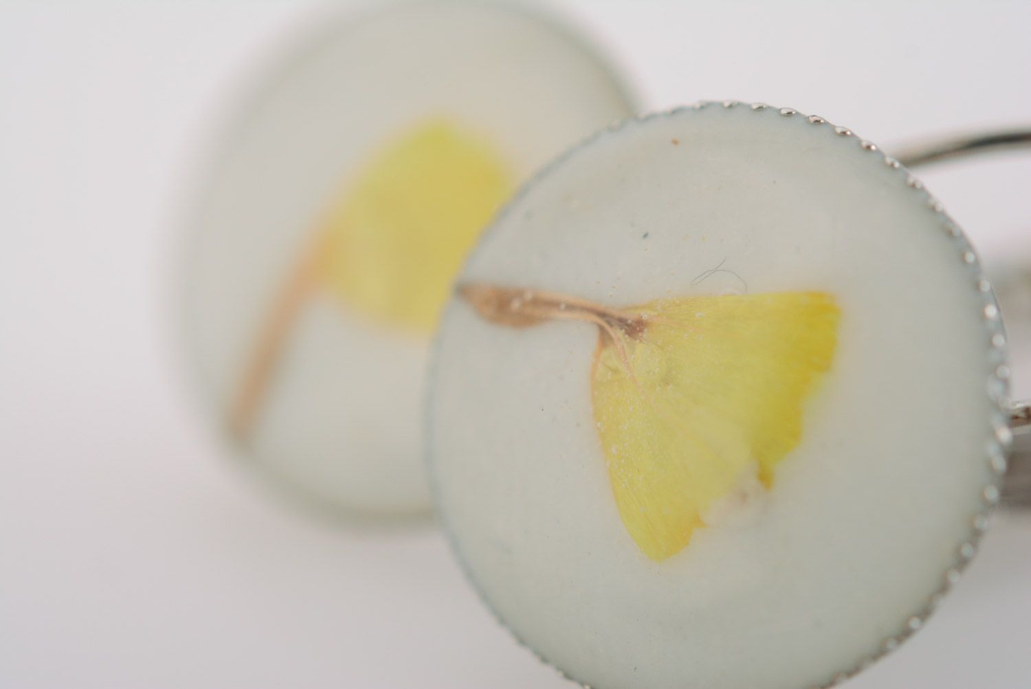 Handmade gentle white and yellow round earrings with dried flowers coated with epoxy photo 3