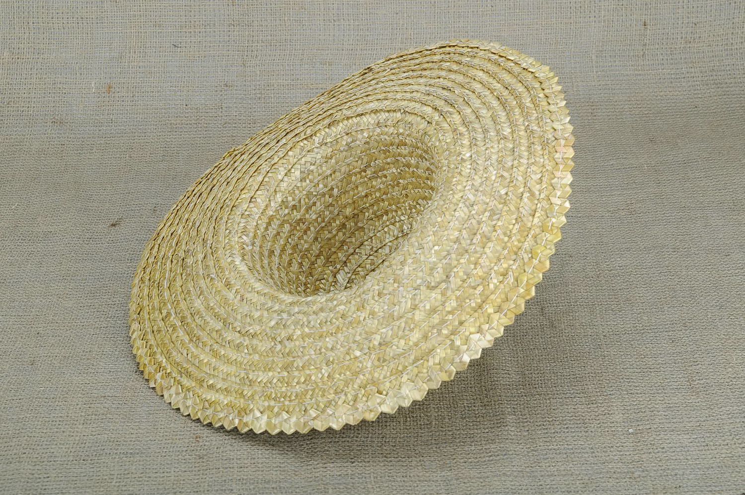 Women's hat with braided flowers photo 4