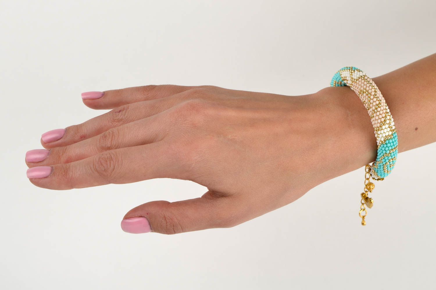 Bracelet perles rocaille fait main Bijoux design Accessoire pour jeune fille photo 2