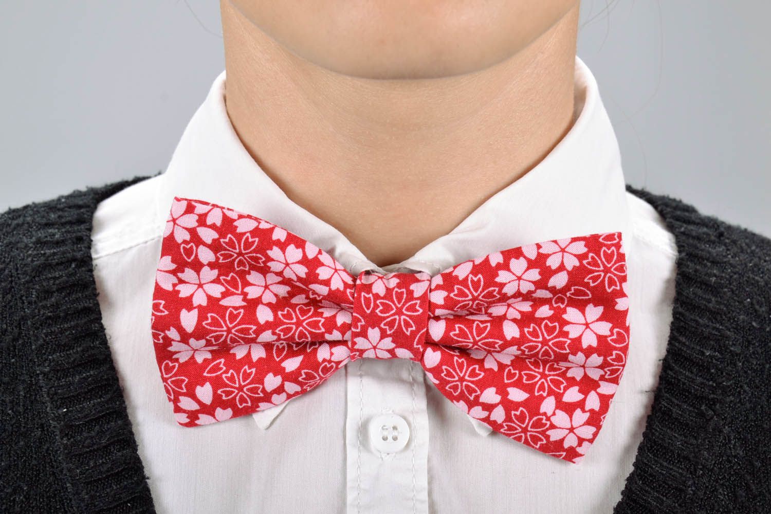 Red bow tie photo 5