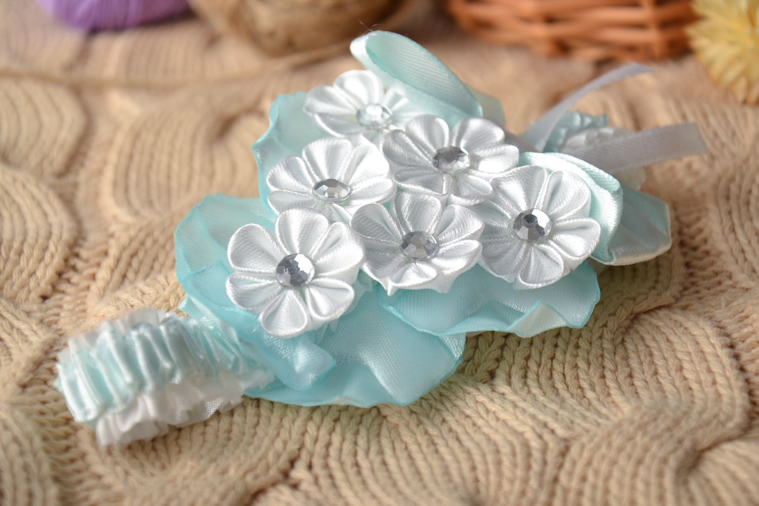 White and blue headband with flowers photo 4