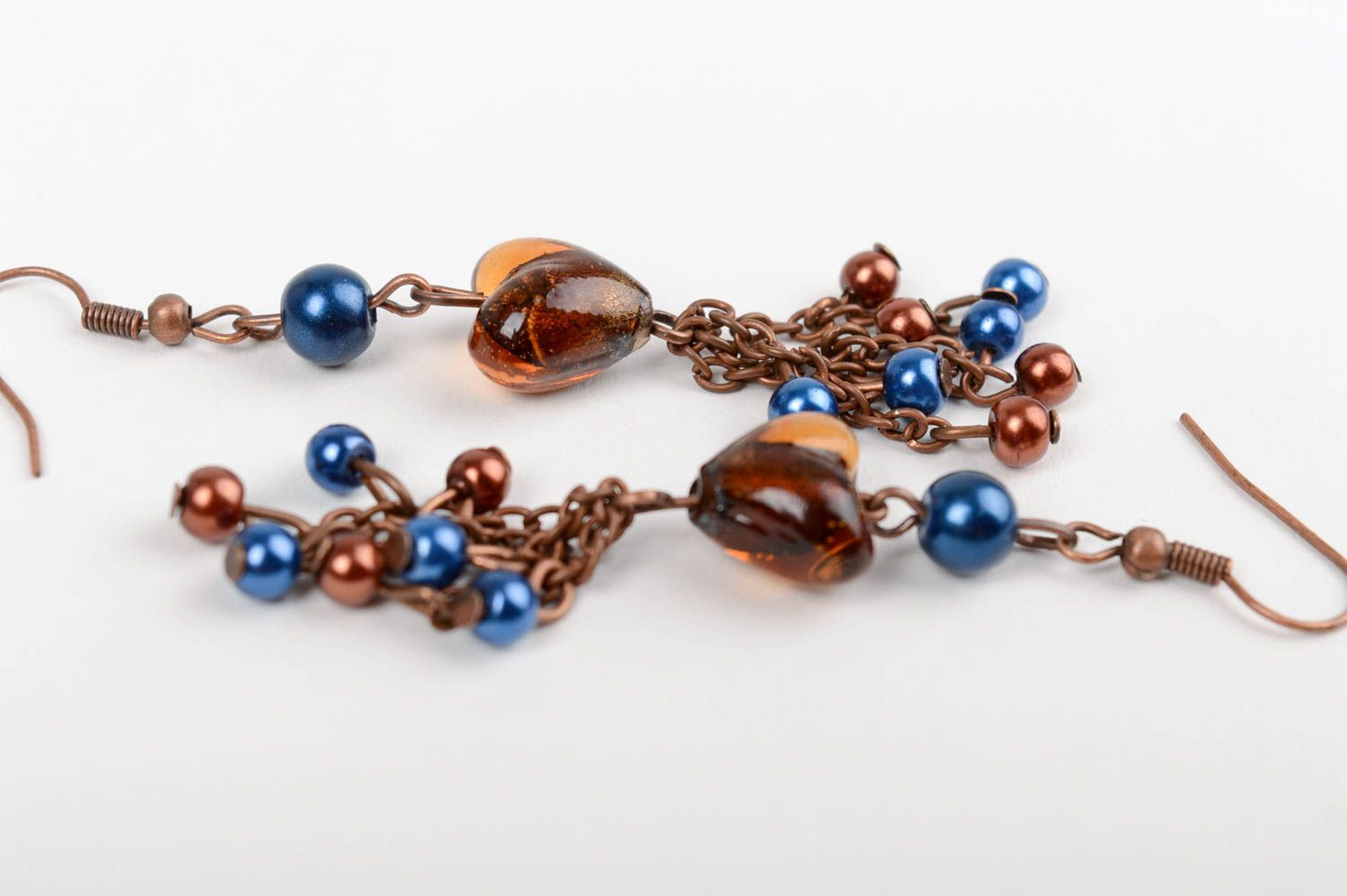 Boucles d'oreilles en verre de Venise et perles céramiques pendantes faites main photo 4