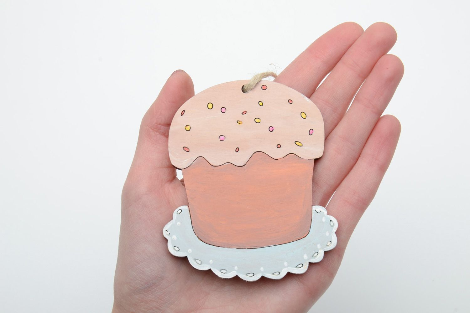 Plywood interior pendant magnet in the shape of Easter cake photo 5