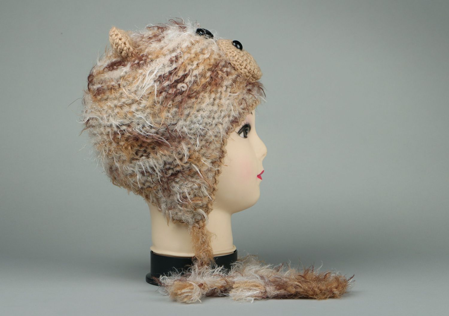 Bonnet en demi-laine tricoté avec aiguilles photo 3