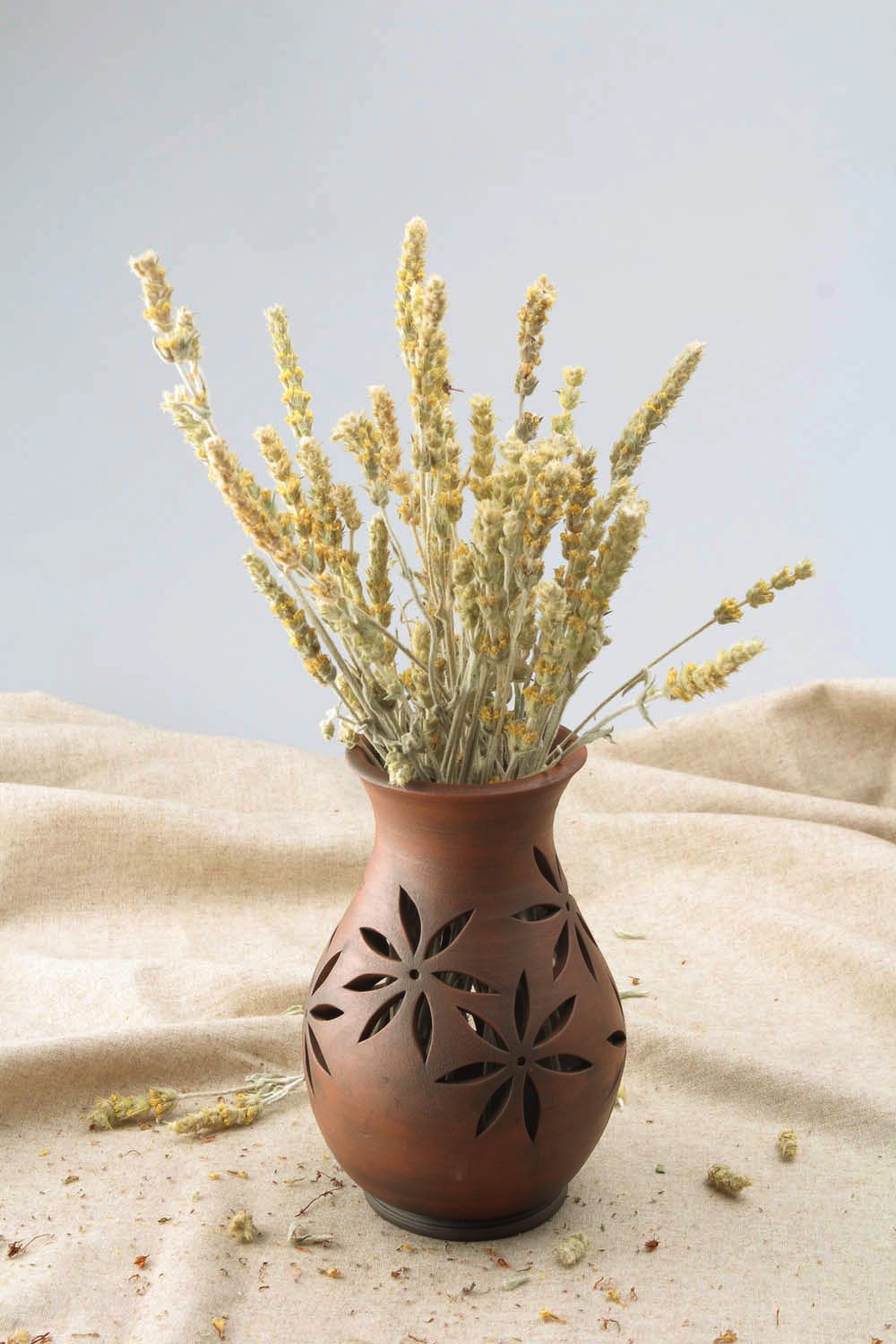 Глиняная ваза для засушенных цветов фото 1