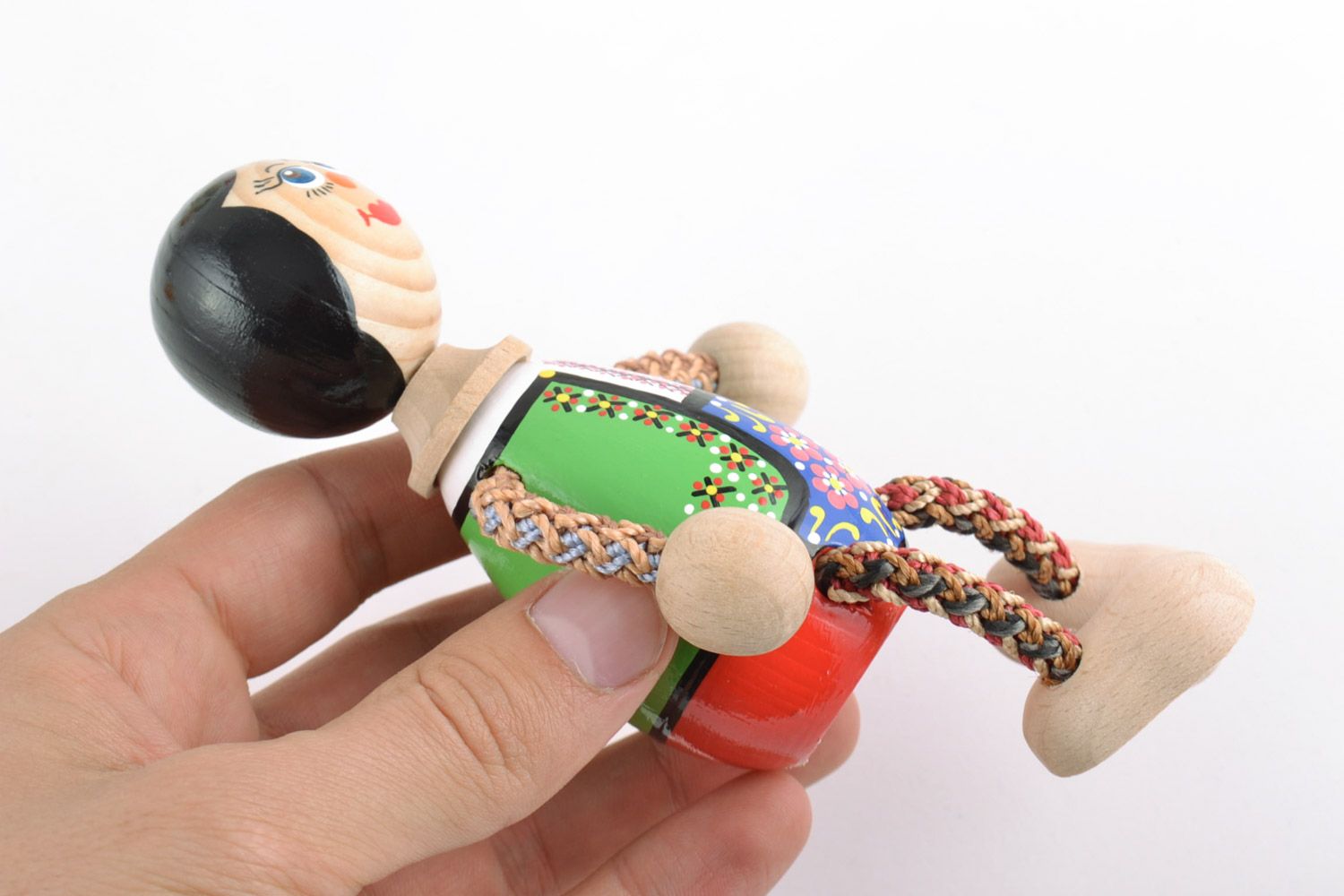 Kleines ökologisches originelles Spielzeug aus Holz Mädchen handmade foto 2